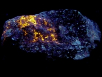 Triboluminescent sphalerite, St.Joe No.3 Mine, Balmat, NY (longwave UV)