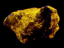 Triboluminescent sphalerite - Colorado (longwave UV)