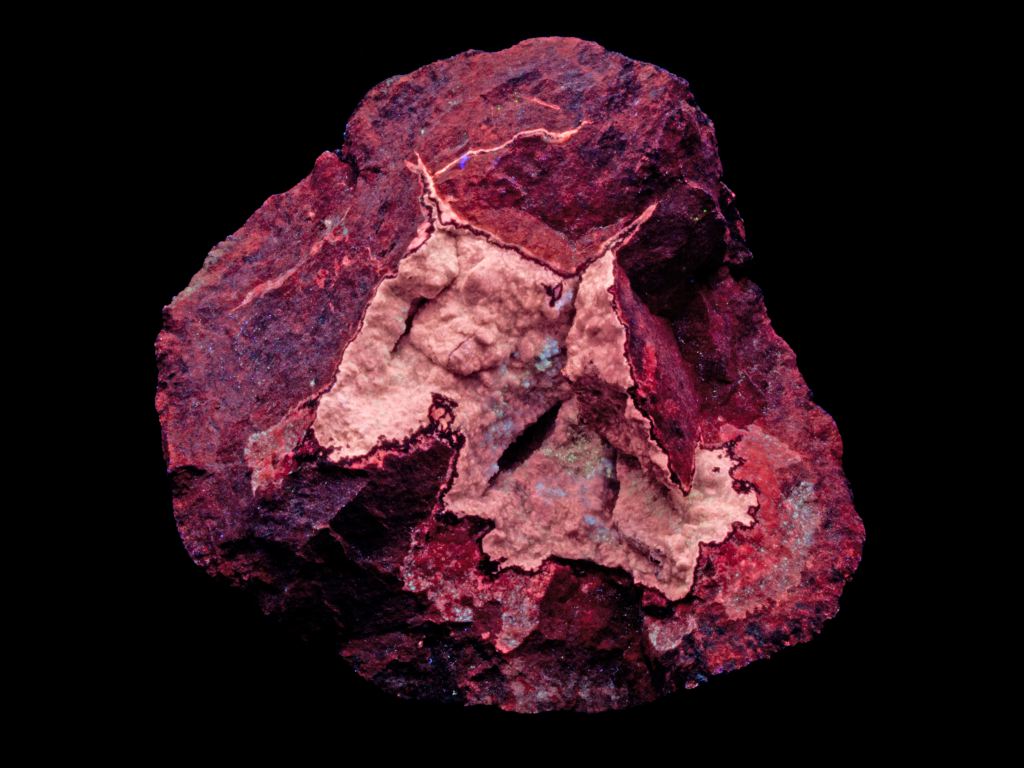 Calcite geode half - Oklahoma (midrange UV)